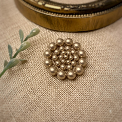 circle motif  シルキーパールのサークルブローチ  beige・powder brown crochet 2枚目の画像