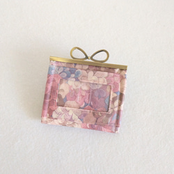 リバティ ラミネート エメラルドベイ（ピンク） リボン浮足がま口パスケース・コンパクトがま口財布 1枚目の画像