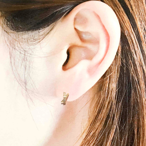 ＊さき＊18金【クロス×天然ダイヤモンド0.1ctピアス】 新品！ 地金＊18金【クロス×天然ダイヤモンド0.1ctピアス】イエロー