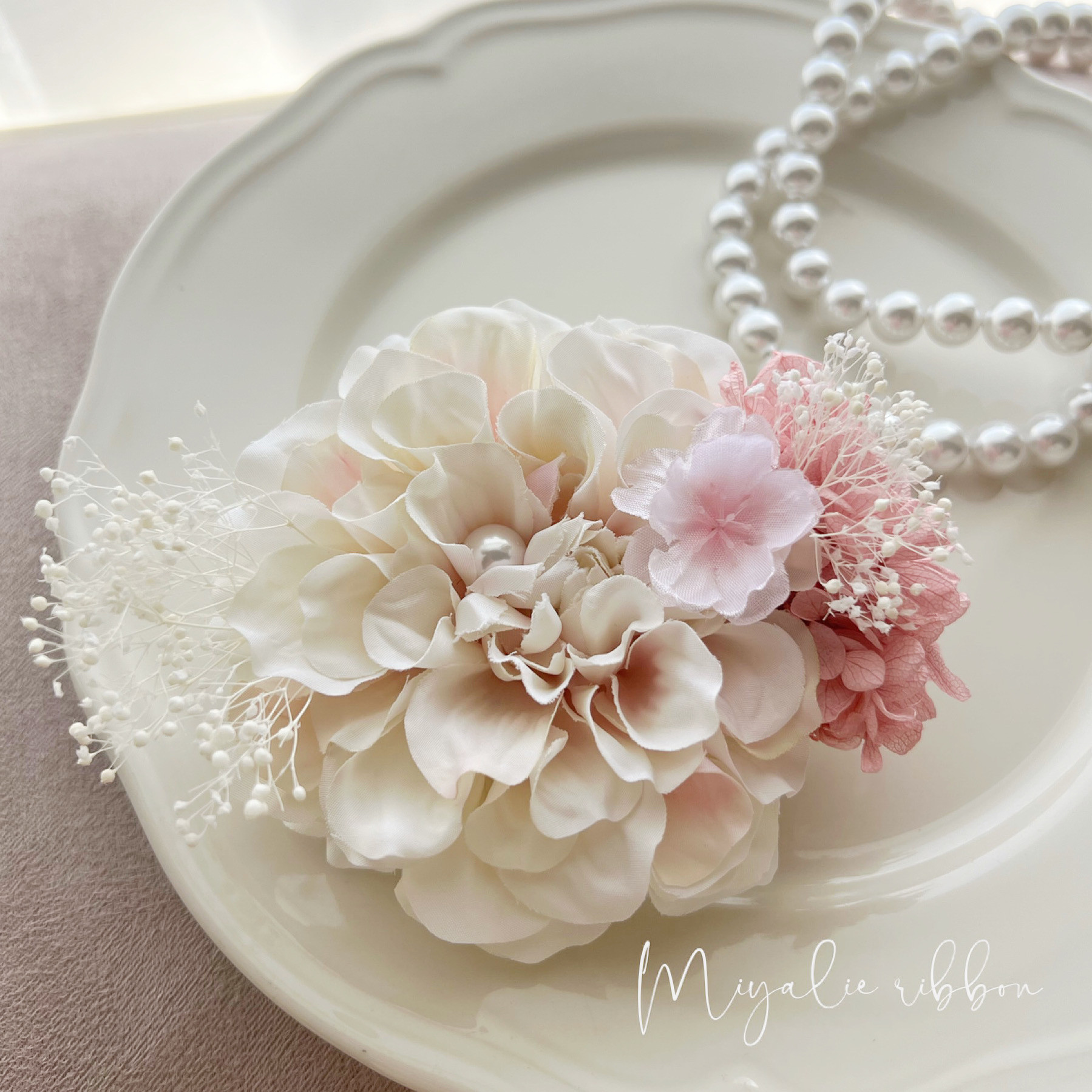 美品　サーモンピンク色のツウピイス　卒業式入学式お祝い事　お呼ばれに適してる 美品 サーモンピンク色のツウピイス 卒業式入学式お祝い事