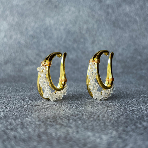 たなびくクリスタルのイヤーカフ / 16KGP ニッケルフリー 水晶 痛く 