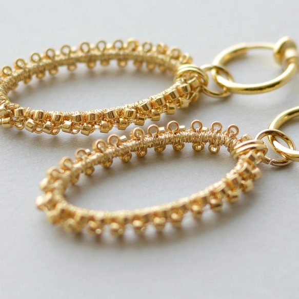 oval hoop  (gold)  イヤリング ／ ピアス  オーバル  フープ  ビーズ 6枚目の画像