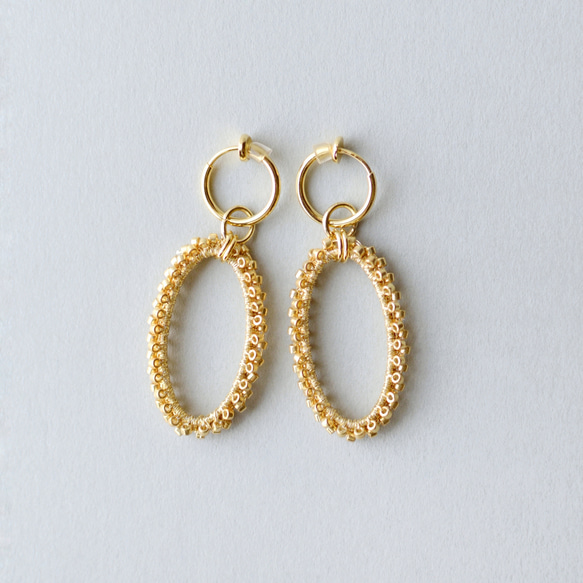 oval hoop  (gold)  イヤリング ／ ピアス  オーバル  フープ  ビーズ 1枚目の画像