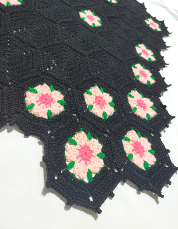 【送料無料】ブランケット　夜桜②黒　マルチカバー　モチーフ　かぎ編み　編み物　手編み 7枚目の画像