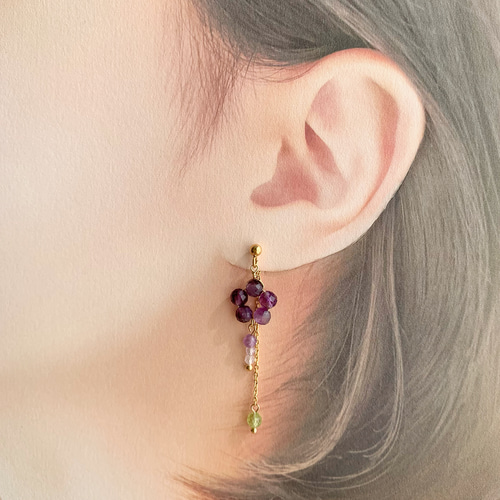 揺れる藤色アメジストとペリドットのピアス/イヤリング