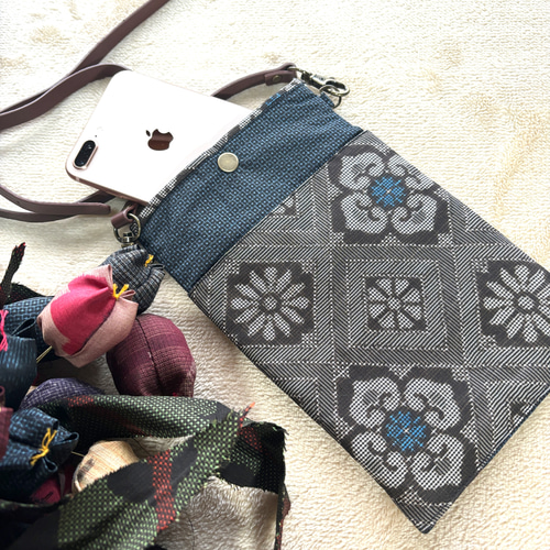 アンティーク大島紬のスマホポシェット 龍郷青 手ぶらアイテム 本革