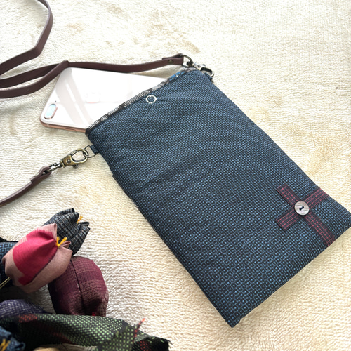 アンティーク大島紬のスマホポシェット 龍郷青 手ぶらアイテム 本革