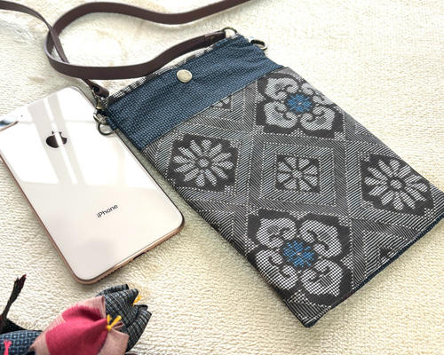 アンティーク大島紬のスマホポシェット 龍郷青 手ぶらアイテム 本革