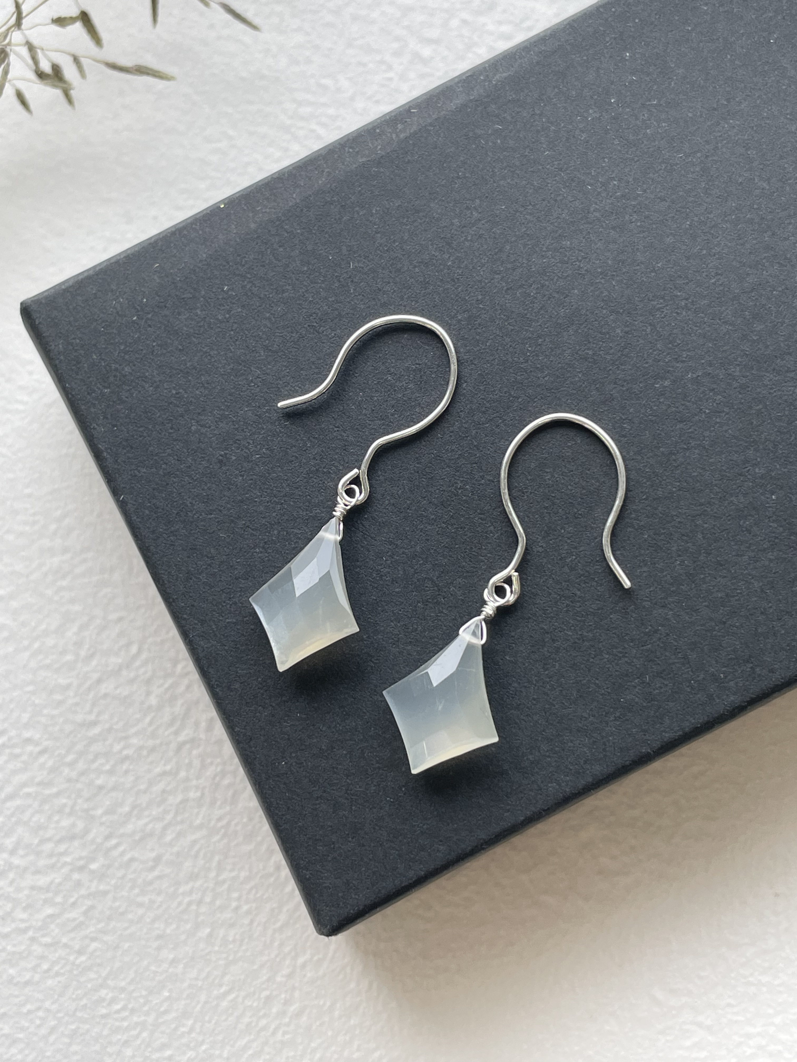 ピアス　選べるチャーム　ムーンストーン　6月誕生石　ギフト　天然石　シルバー925