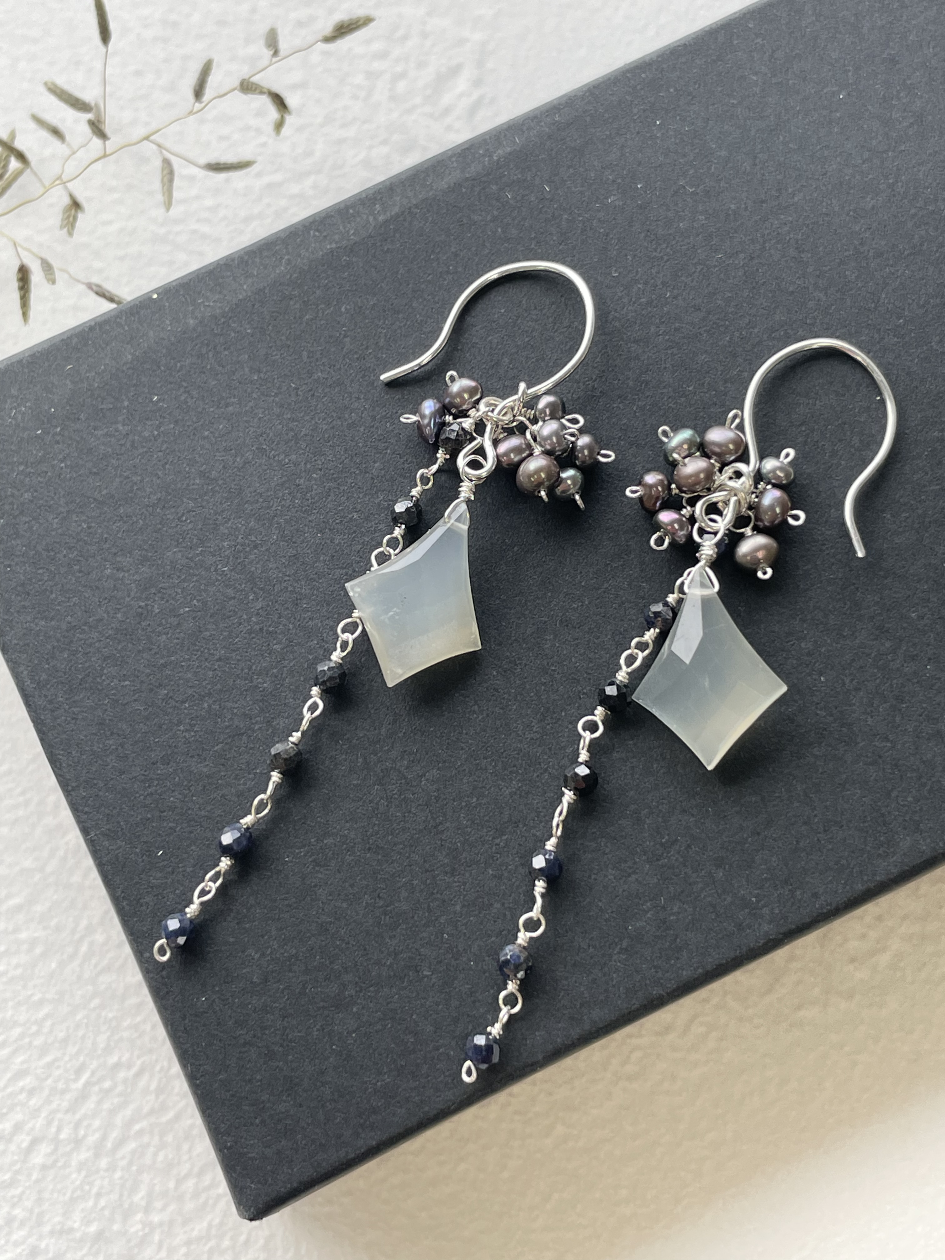 ピアス　選べるチャーム　ムーンストーン　6月誕生石　ギフト　天然石　シルバー925