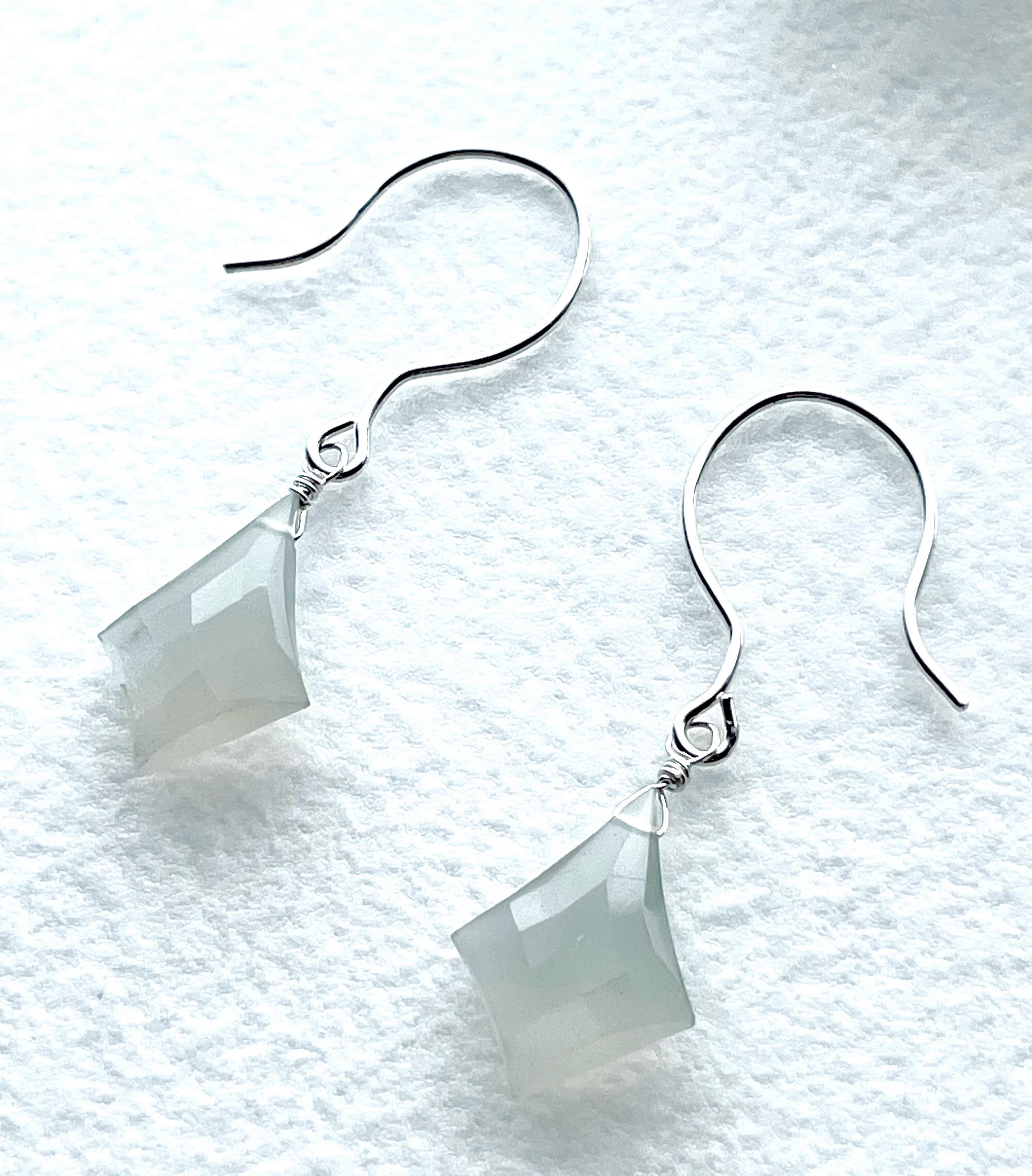 ピアス　選べるチャーム　ムーンストーン　6月誕生石　ギフト　天然石　シルバー925