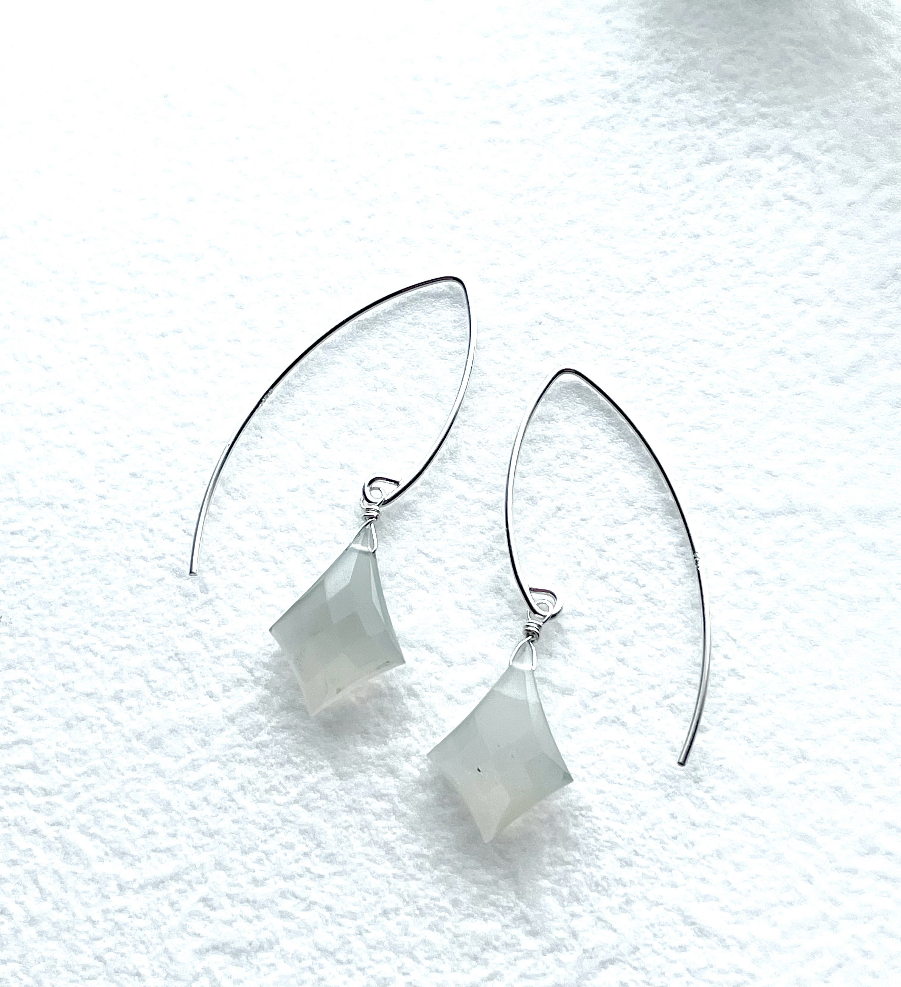 ピアス　選べるチャーム　ムーンストーン　6月誕生石　ギフト　天然石　シルバー925