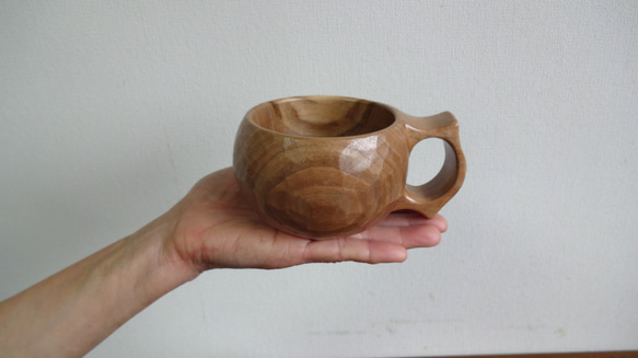 クルミの一木彫りコーヒーカップ 1枚目の画像