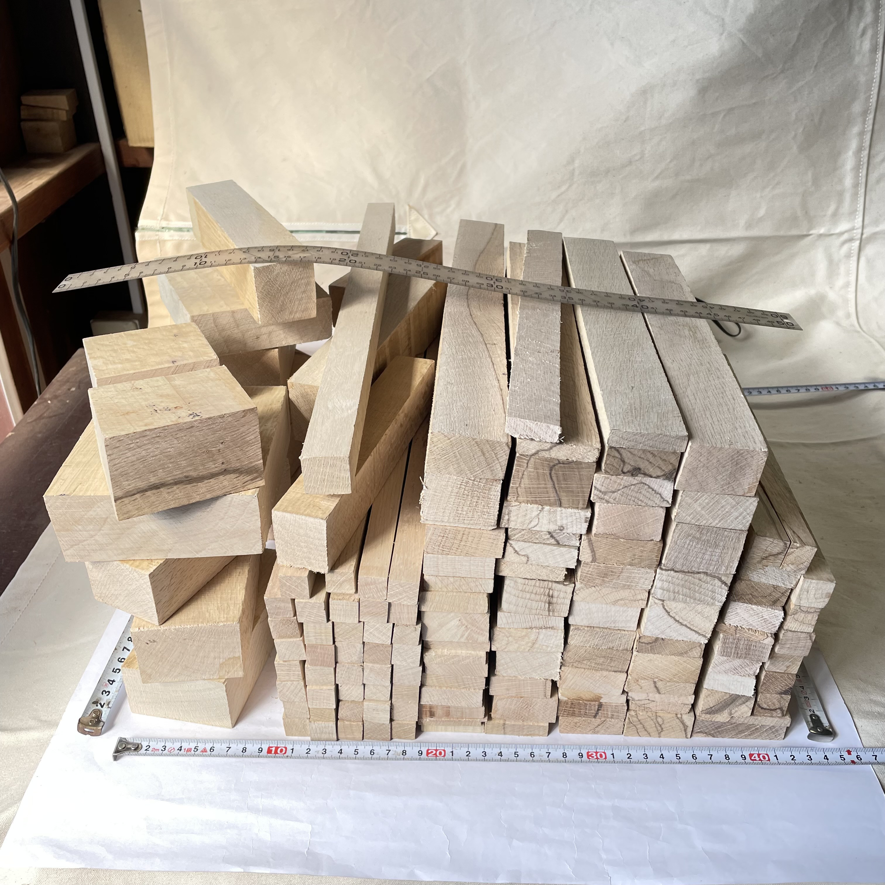 樫 乾燥材 端材 平 角 ブロック22.5kg(B2375) 模型 杭 DIY 彫刻