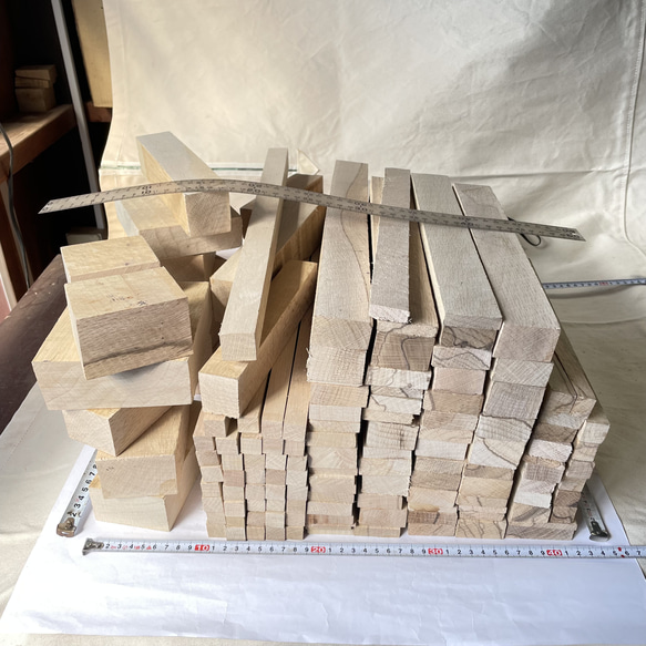 樫 乾燥材 端材 平 角 ブロック22.5kg(Ｂ2375)杭 DIY 木工 彫刻 工作 柄 ばち ヌンチャク 拍子木 1枚目の画像