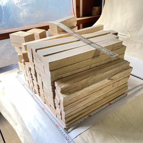 樫 乾燥材 端材 平 角 ブロック22.5kg(B2375) 模型 杭 DIY 彫刻