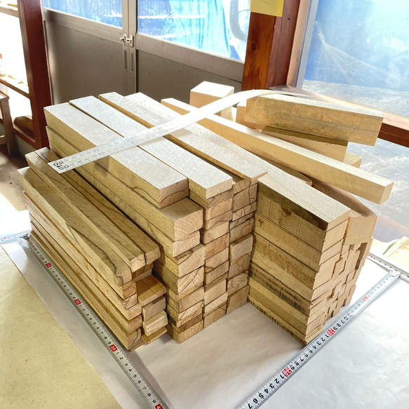 樫 乾燥材 端材 平 角 ブロック22.5kg(Ｂ2375)杭 DIY 木工 彫刻 工作 柄 ばち ヌンチャク 拍子木 8枚目の画像