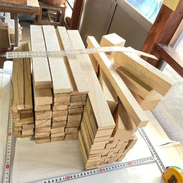 樫 乾燥材 端材 平 角 ブロック22.5kg(Ｂ2375)杭 DIY 木工 彫刻 工作 柄 ばち ヌンチャク 拍子木 7枚目の画像