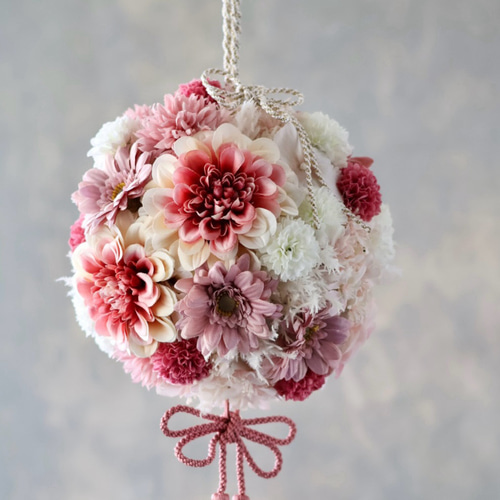 和装の前撮りなどにぴったりの可愛いピンクボールブーケ 造花ブーケ