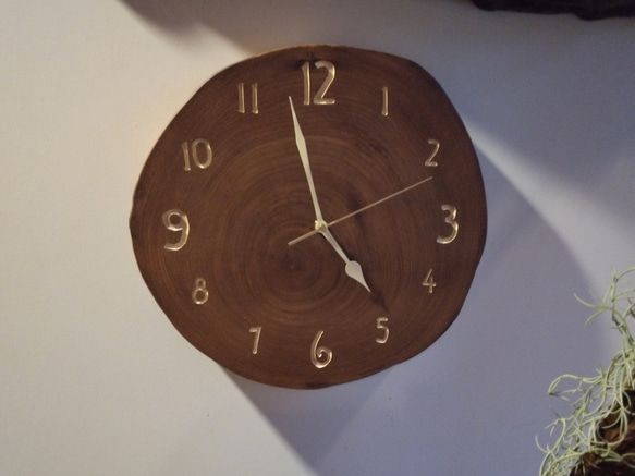 クルミの輪切時計 ☘️大きいサイズ　 7枚目の画像