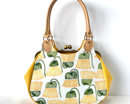 ちびちび　あおりがま口バッグ　ハンドメイド 黄色いお花柄あおりがま口バッグ ハンドバッグ さんじのおやつ