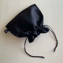 透け感が大人っぽい黒の巾着 バッグインバッグに オーガンジー ブラック 2枚目の画像
