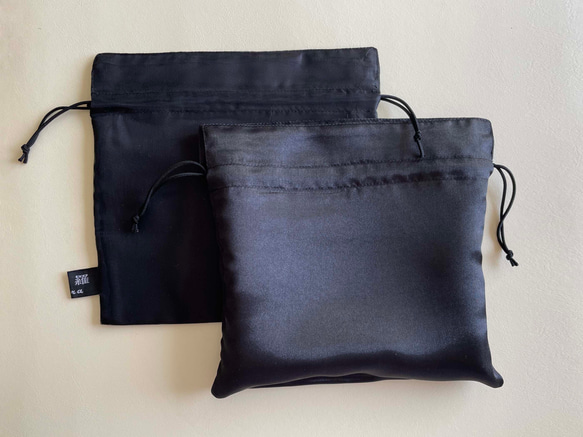 透け感が大人っぽい黒の巾着 バッグインバッグに オーガンジー ブラック 4枚目の画像