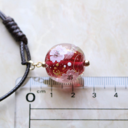 期間限定SALE＊とんぼ玉ガラスペンダント桜(金赤）金箔入り