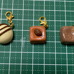 受注制作　選べるミニチュアチョコのカニカン付きチャーム 4枚目の画像