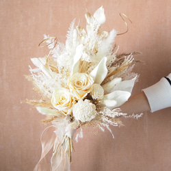 ウェディングブーケ　ブートニア　ヘッドドレス　結婚式　前撮り　和装　ウェディングフォト　お祝い　ギフト　薔薇　かすみ草　 1枚目の画像