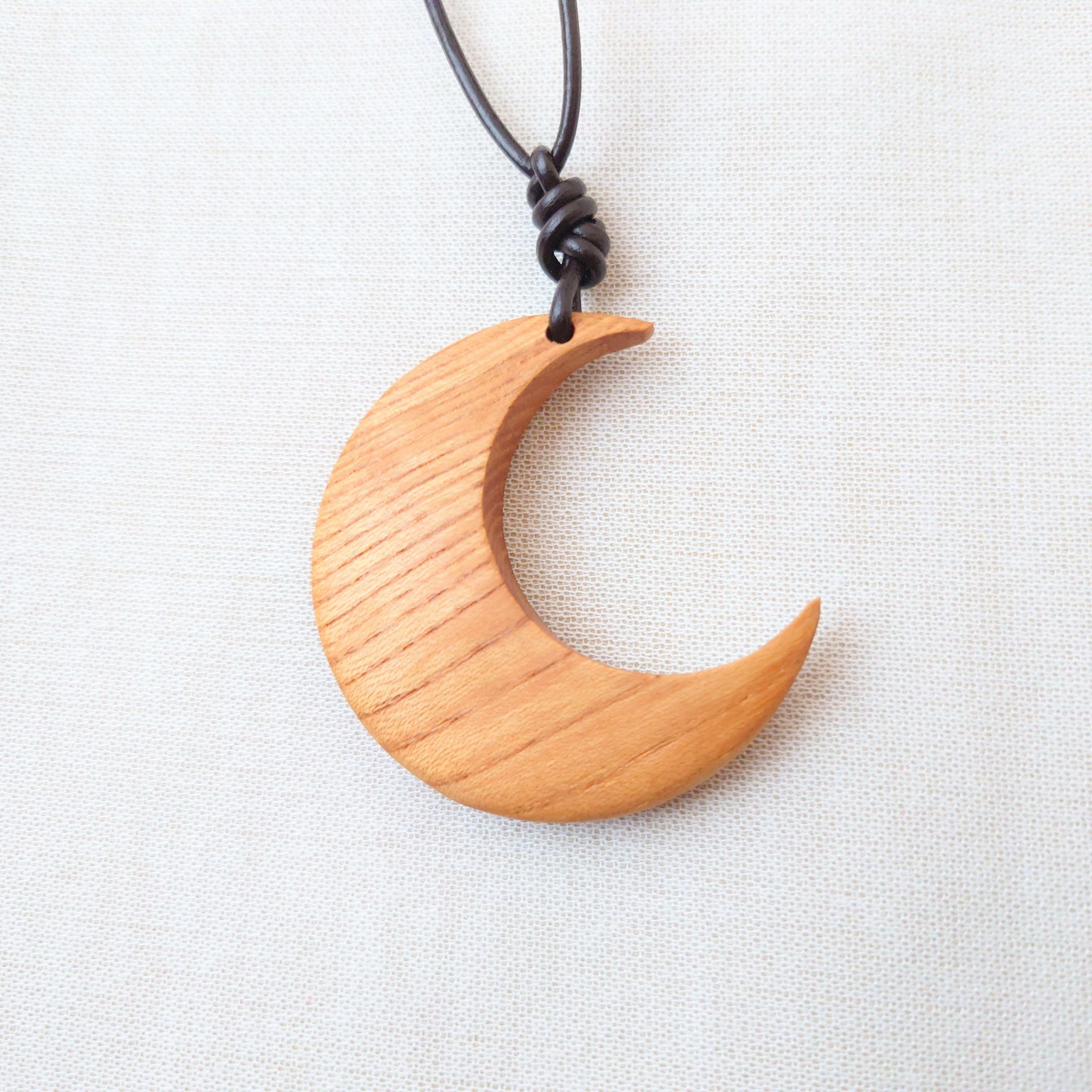 big wood bright moon（大きめ三日月のネックレス） ネックレス