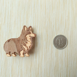 寄木細工のコーギー犬ブローチ 3枚目の画像