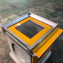日本蜜蜂 集水桝用 底板式 4面巣門 持ち上げ機対応型 5枚目の画像