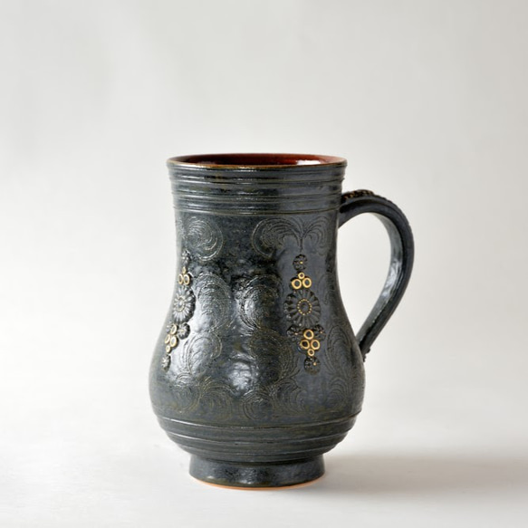 京焼　金彩鉄釉貼花文「マグカップ」　宮里絵美作　陶器 3枚目の画像