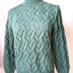 透かし模様のセーター　スモークグリーン 1枚目の画像