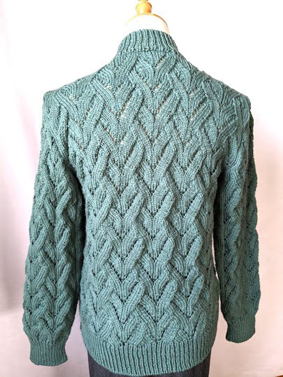 透かし模様のセーター　スモークグリーン 3枚目の画像