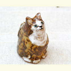 猫ちゃん置き物　ゆる～い作り　茶色　お座りネコ　ぽっこり　手作り陶器・陶芸 8枚目の画像