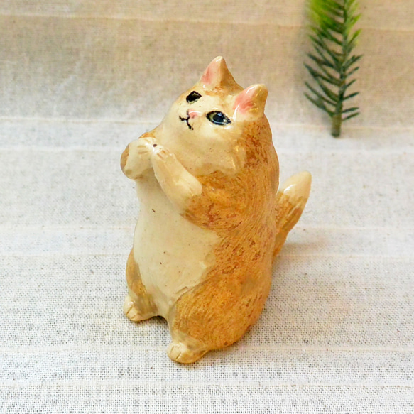 お願い猫　置き物　手合わせ・お祈り　頼んますネコ　ベージュ茶色　手作り陶器・陶芸 7枚目の画像