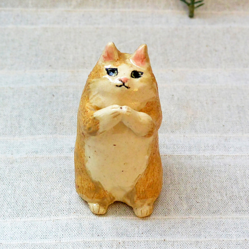 豊富なギフト お願い猫 置き物 手合わせ・お祈り 頼んますネコ ベージュ茶色 アンティーク雑貨
