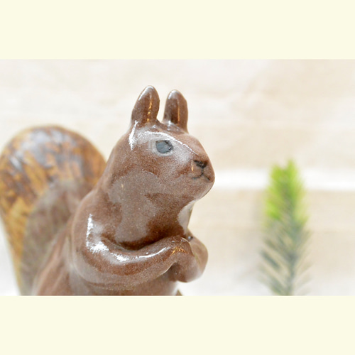お願いリス りすの置き物 手合わせ・お祈り 頼んます栗鼠 こげ茶色