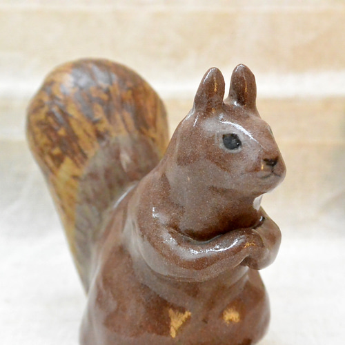 お願いリス りすの置き物 手合わせ・お祈り 頼んます栗鼠 こげ茶色