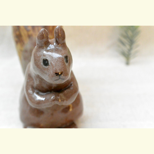 お願いリス りすの置き物 手合わせ・お祈り 頼んます栗鼠 こげ茶色