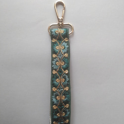 インド刺繍リボンのハンドストラップ　緑系 6枚目の画像