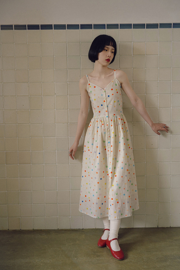 カラフルな水玉模様の新鮮な翡翠ボタンスタイルのスパゲッティストラップドレス春夏ガールサスペンダードレス裏地付き 11枚目の画像