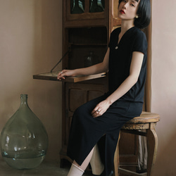 黑色 復古玉扇新中式V領洋裝 垂墜舒適修身連身裙 第9張的照片
