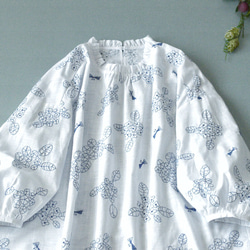 コットン100％紫陽花刺繡フリル衿ゆったり着られるシンプルなトップス♪ 1枚目の画像