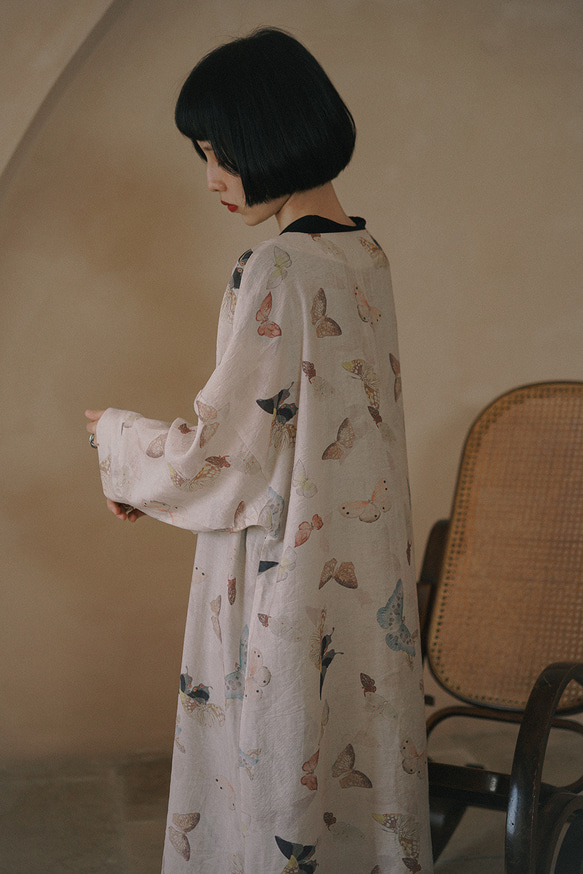 蝶プリントの新しい中国風のレトロガーリーVネックシャツ日本のゆったりとしたワイドスリーブ春と秋のロングカーディガントップ 7枚目の画像