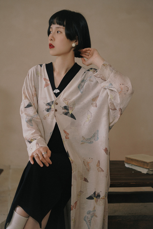 蝶プリントの新しい中国風のレトロガーリーVネックシャツ日本のゆったりとしたワイドスリーブ春と秋のロングカーディガントップ 17枚目の画像