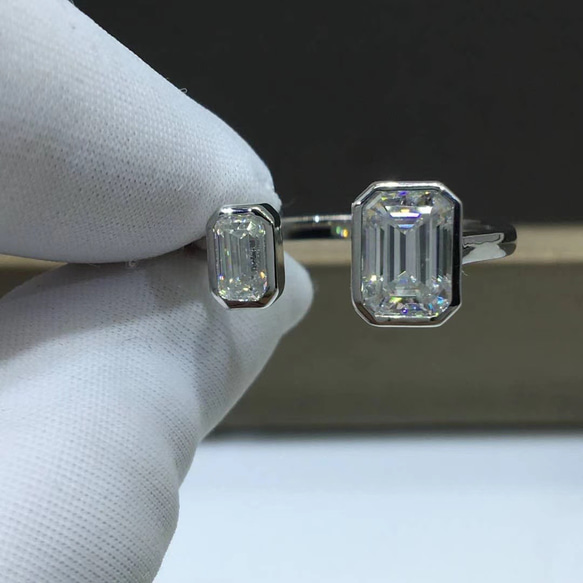 newデザイン】エメラルド モアサナイト もろく ダイヤ リング K18WG 