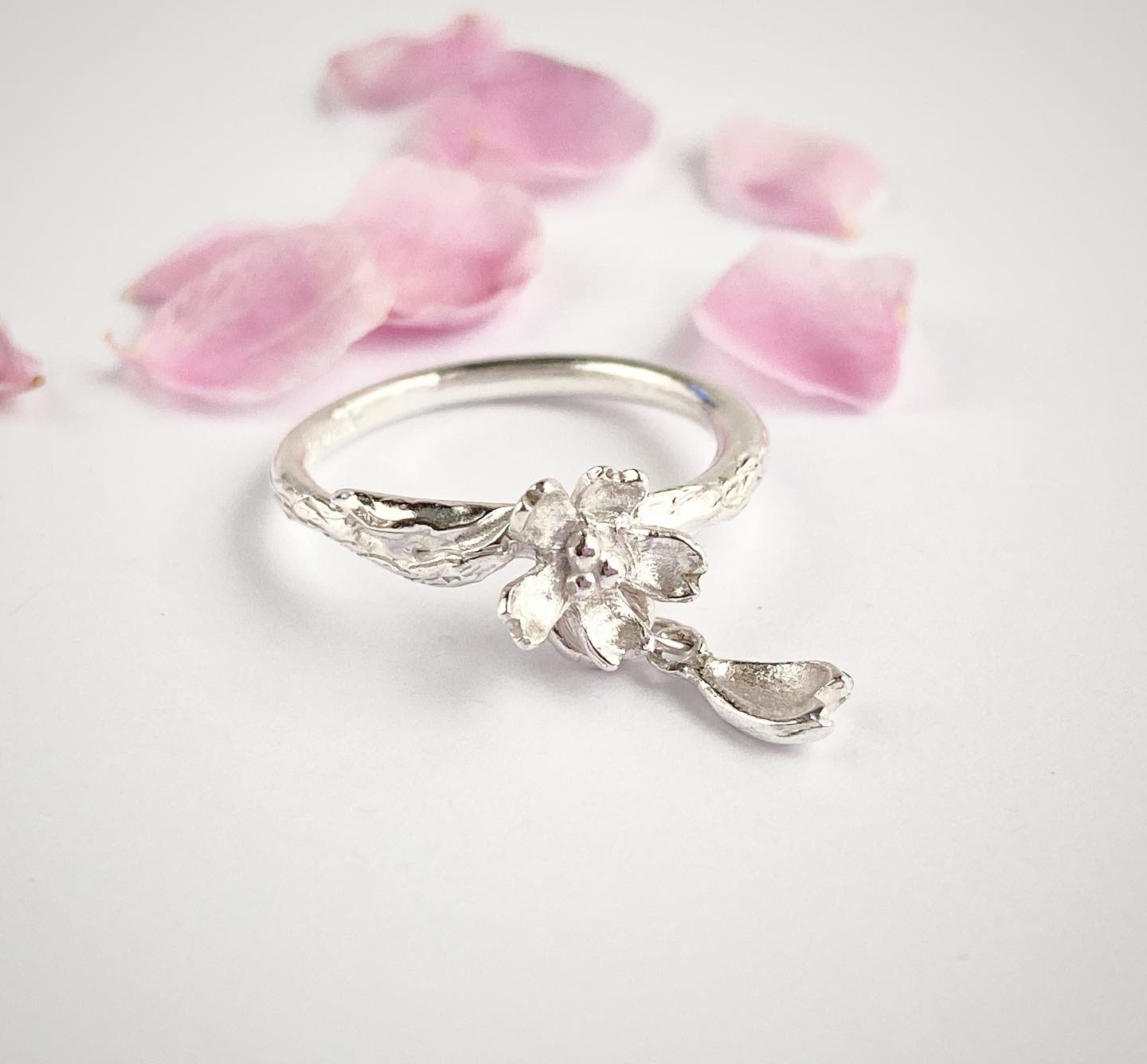 楽天市場】指輪 桜彫刻 PT900 プラチナ ダイヤモンド 【0.05ct